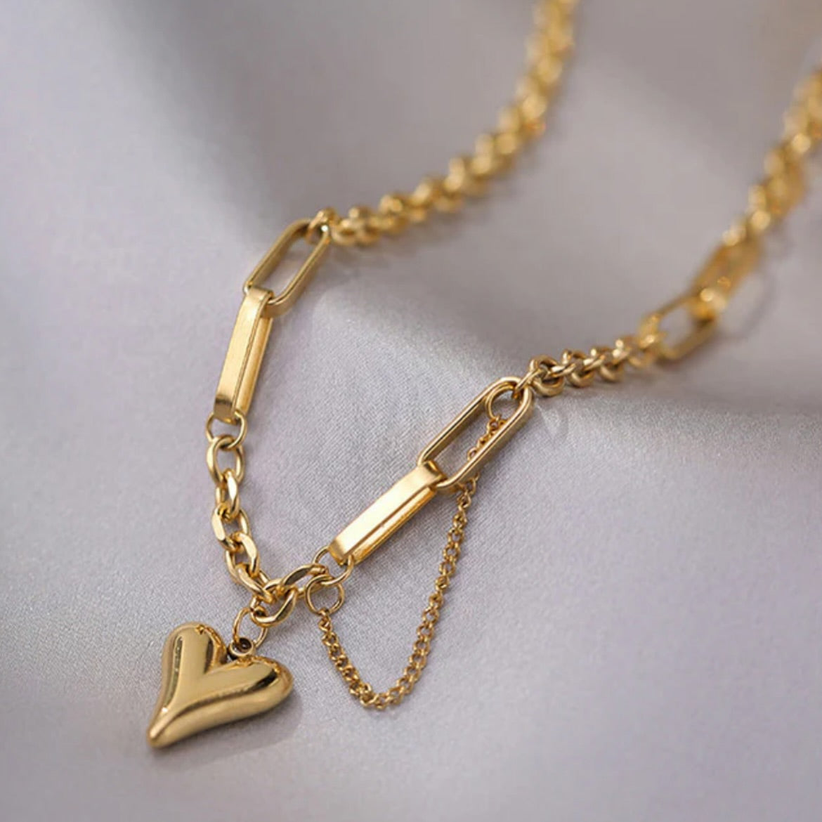 Elegant Gold Heart Pendant Chain Necklace