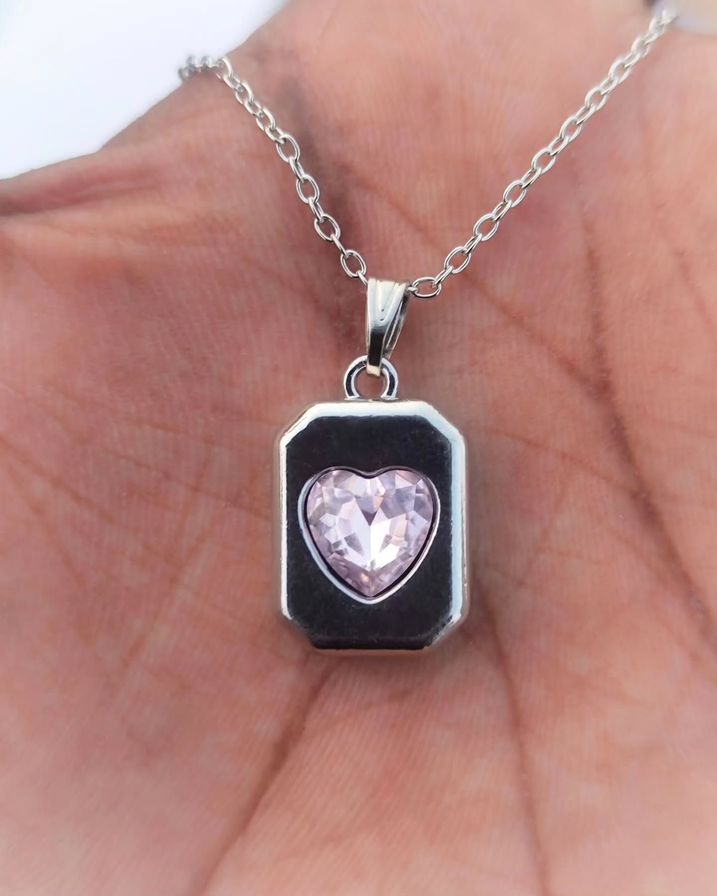 Elegant Heart-Cut Pink Crystal Pendant Necklace – Minimalist Romantic Jewelry