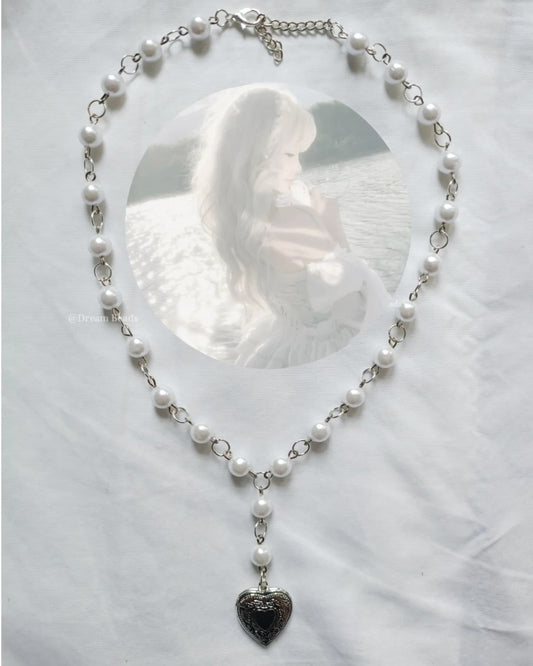 Vintage-Inspired Pearl Heart Locket Necklace